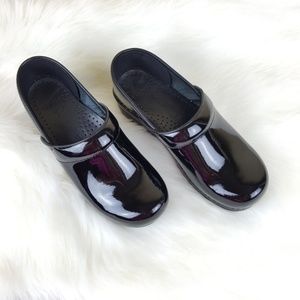 Dansko Professional Black Patent Clogs, 9/39